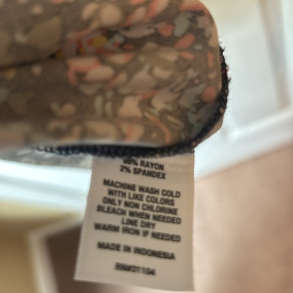 Crown and Ivy top - size XL - Picture 4 of 4